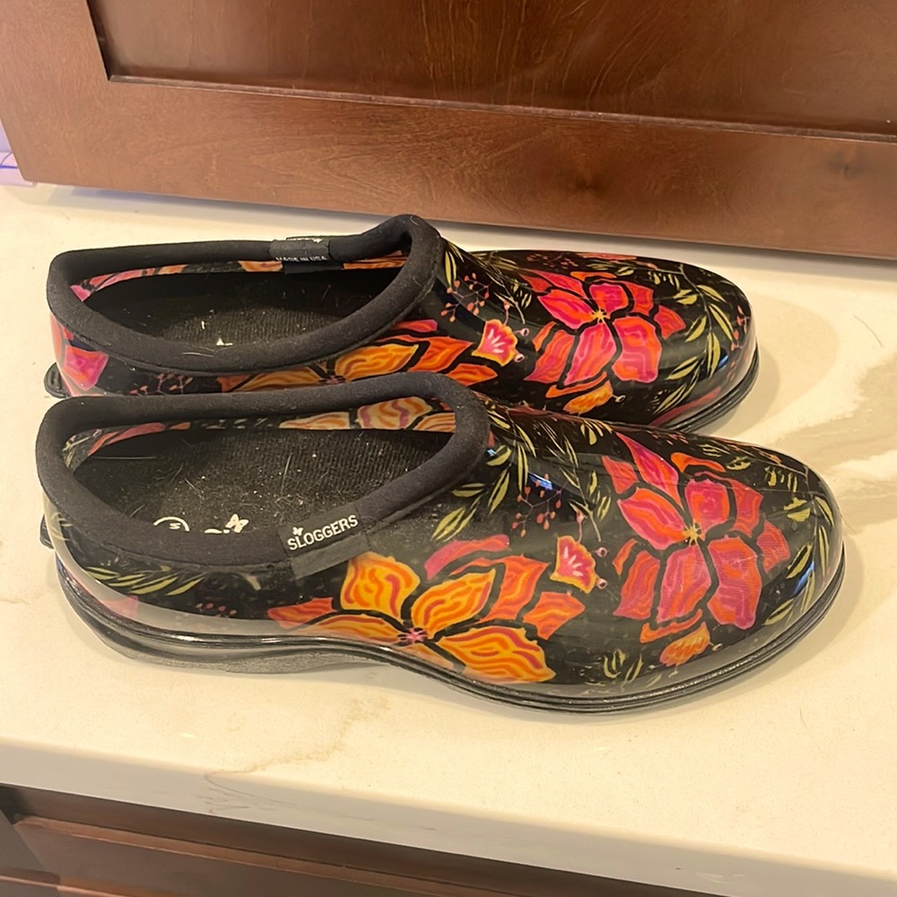 Sloggers Black and Floral Pattern Shoes size 9